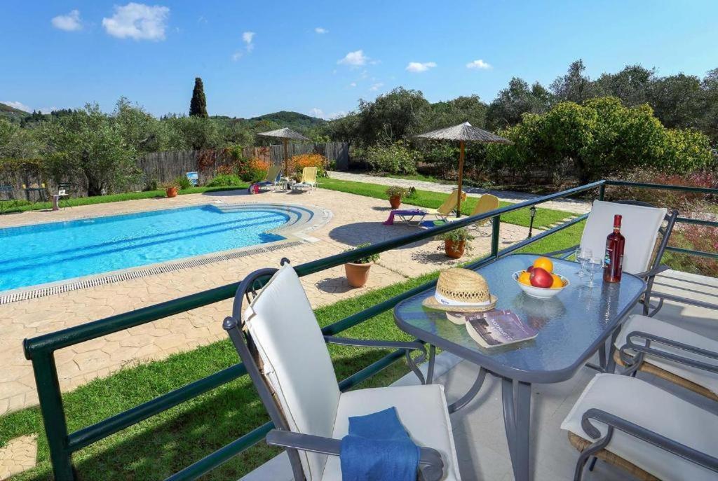 Villa Adonis Halikounas Екстериор снимка